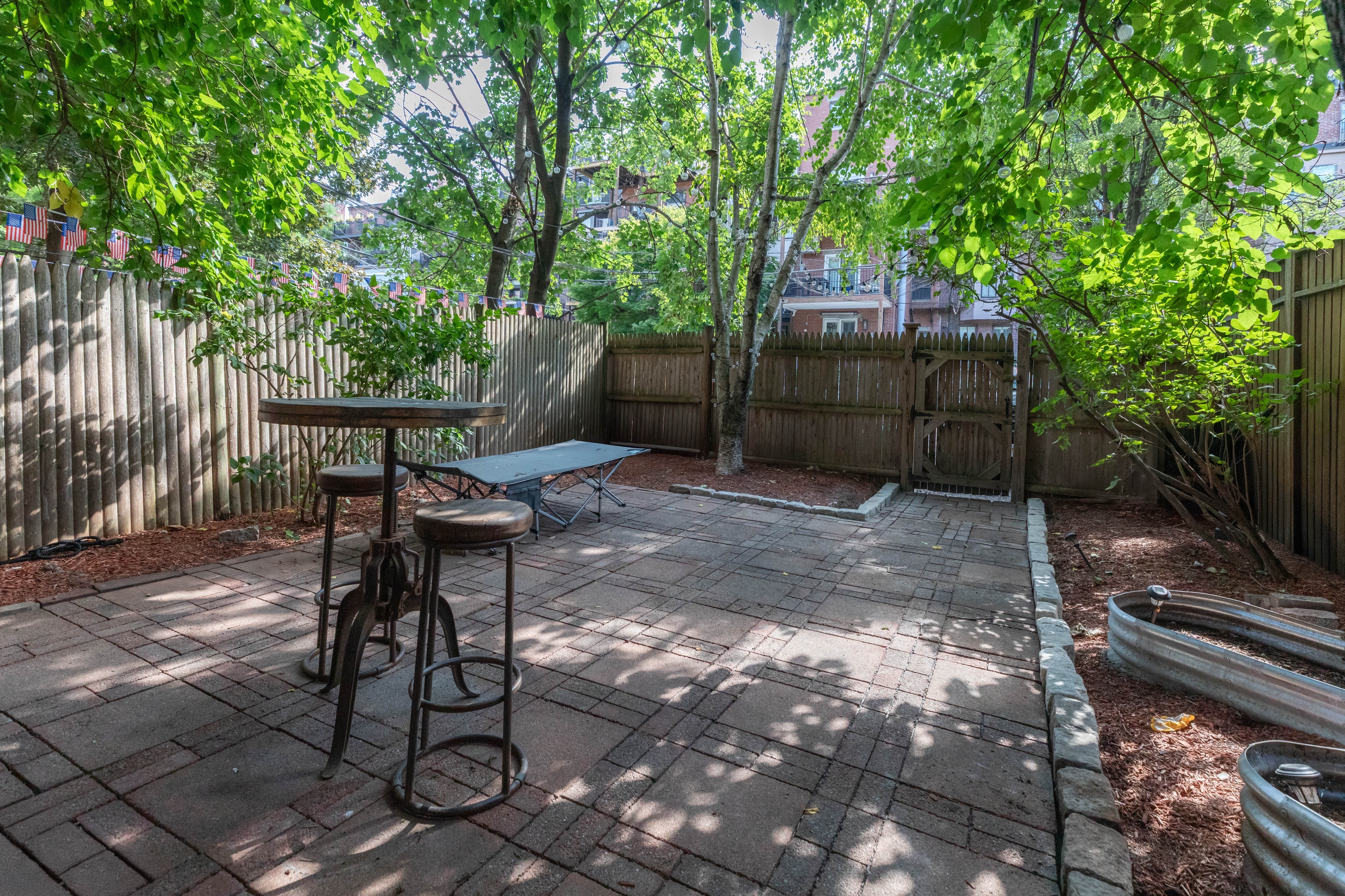 16 Yarmouth St., 1